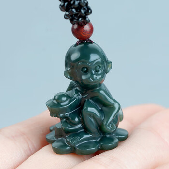 彩岸猴子玉男女款青玉十二生肖猴悟空献宝玉石小