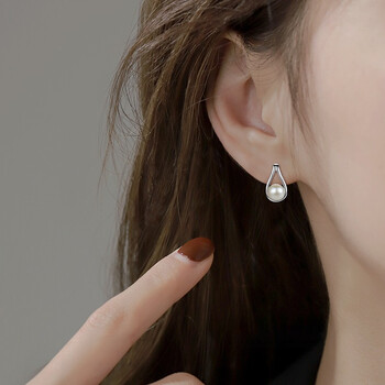 珠宝首饰>时尚饰品>耳饰>老·凤祥官方旗·舰店珍珠耳钉女银耳环2023