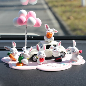 卡通兔子汽车中控台小公仔装饰用品大全女六只兔子粉花垫粉白球白车