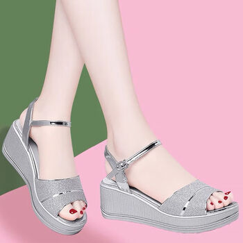 红蜻蜓真软皮妈妈坡跟凉鞋女中跟2023年新款夏季百搭厚底时尚凉鞋女