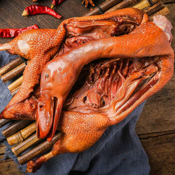 樟茶鸭四川特产烟熏鸭肉熟食零食九尺酱板鸭卤鸭子整只650g