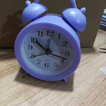 男女孩学生闹钟白色塑料马蹄表床头闹钟学生版老人小闹钟 紫色