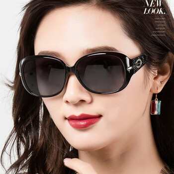 太阳镜女士2021年新款偏光开车妈妈时尚墨镜遮光镶钻眼镜黑框渐变灰