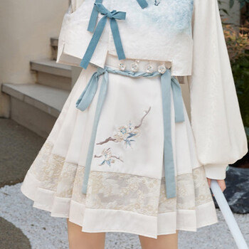 汀梵娜2023年夏季新款温柔清冷国潮少女新中式改良汉服汉元素短款马面