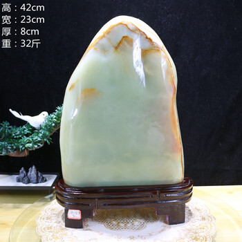 璀璨灯光下的独特魅力-水晶吊坠的发展与趋势