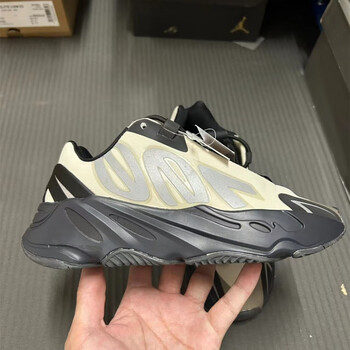 touo椰子鞋700骨白真爆跑步鞋实拍全新无瑕疵纯原700骨白拍前询问库存