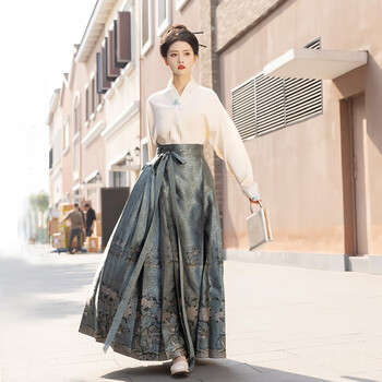 清水溪汉初晴岚清水溪春秋日常改良汉服女原创织金马面裙国风上班通勤