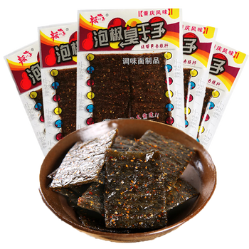 陆草垫泡椒臭干子泡椒牛板筋麻辣味儿时辣条好吃的小零食铺整箱批发
