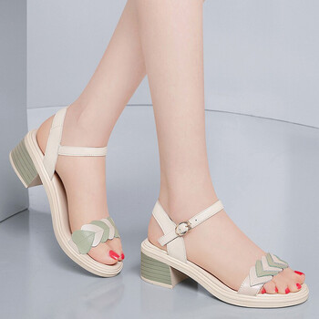 古奇天伦 凉鞋女头层牛皮露趾时尚平底金属一字扣带网红休闲百搭拼色