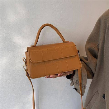 女2022新款潮百搭单肩斜挎包复古秋冬手提小方包生日节日礼物卡其色