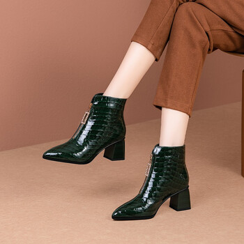 足颜双色牛漆皮短靴女2021新款秋冬单靴酒红色粗跟尖头马丁靴高跟前