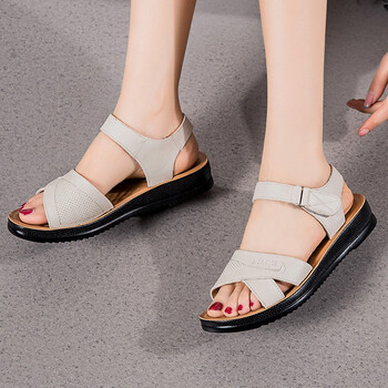 尊士烟斗妈妈凉鞋女中老年真皮凉鞋女夏季沙滩鞋女软底平底防滑加大码