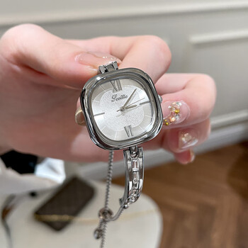 迪赛女网红手表女小巧精致小方块女表品牌女士小众轻奢女款表潮银色