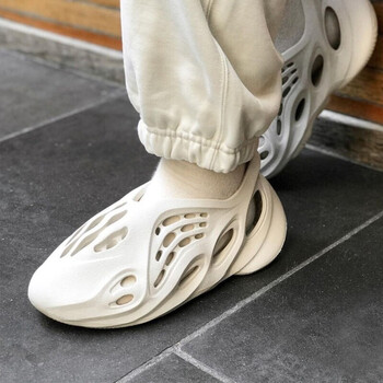 adidas阿迪达斯男女鞋yeezyfoamrunner椰子沙色镂空洞洞鞋拖鞋fy4567