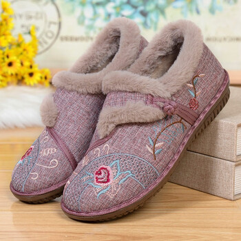 鞋靴>时尚女鞋>女靴>女士雪地靴>新款冬季老北京棉鞋女加绒保暖民族风