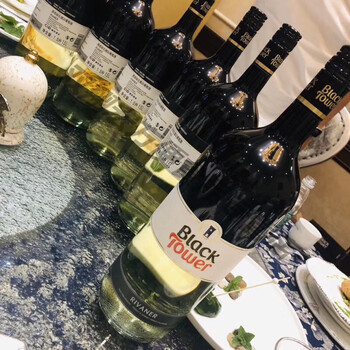 黑塔白葡萄酒 德国黑塔丽瓦娜 black tower 半甜白葡萄酒1.