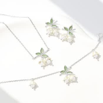 项链女设计感小众2023年新款锁骨链生日礼物铃兰花项链手链耳环一套送