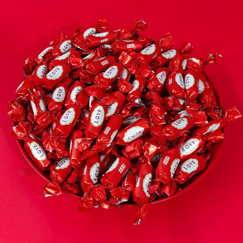 馋猫日记喜庆红色奶糖 结婚喜糖高颜值圆柱奶糖混合装批发年货糖果