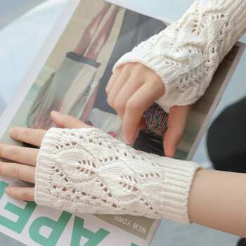 毛线针织手套女露指半指打字保暖两片树叶镂空护手腕户外防寒加厚