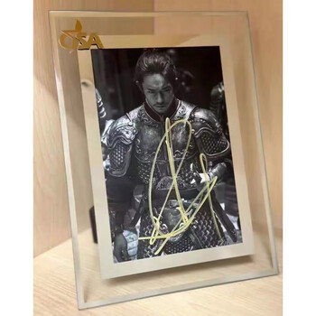 靓趣易烊千玺刘艳芬【gd】《满江红》易烊千玺签名剧照亲笔签名活动现