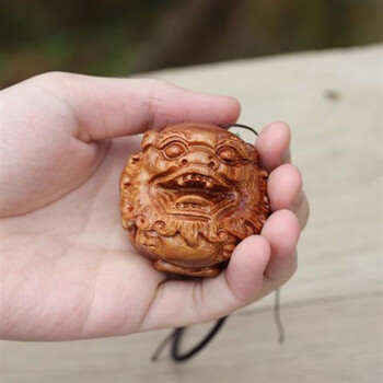 狮子头海南木雕手把件红木貔貅实木工艺品把玩手工核桃小叶紫檀貔貅球