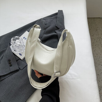 升南今年流行包包新款时尚质感单肩包女大容量斜挎饺子包通勤大包米