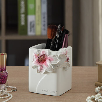 书桌摆件装饰化妆笔筒桶收纳盒办公室桌面梳妆台可爱女生创意艺术摆件