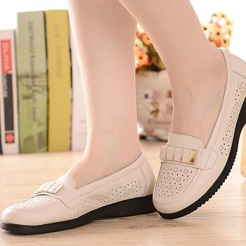 abfa老年人鞋女6070岁夏天舒适妈妈鞋凉鞋平底软底中年皮鞋透气单鞋米