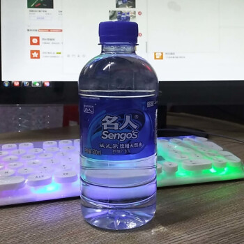 弱碱矿泉水图片