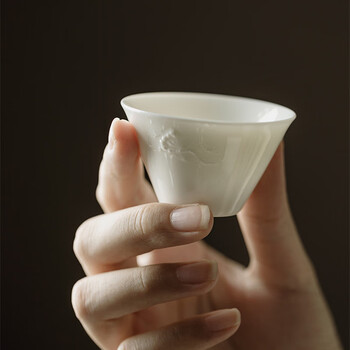 hywlkj隽颜堂中式白瓷浅浮雕岁寒三友松竹梅斗笠杯小号复古羊脂玉小
