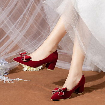 靖百伦婚鞋女粗跟秀禾主婚纱两穿2024新款夏季红色低跟蝴蝶结可穿新娘