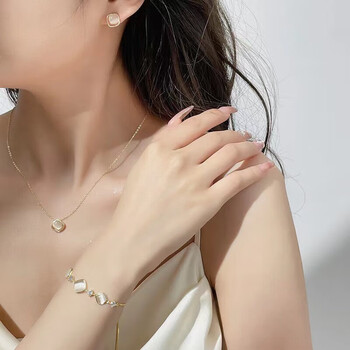 伟德bv1946官网-春季珠宝战事：APM Monaco用PRINTEMPS抢占心智