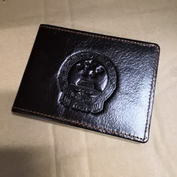 速卖通复古做旧油蜡皮3开头层牛皮证件夹 国徽油皮-深咖