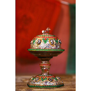 【清 老寿山石 『如意尊者』高12.4cm 幅11cm 厚7.7cm重さ772.2g  藏区回流水晶雕刻，镶嵌天珠，宝石宝罐编号为YSP10-103风水摆件收藏品