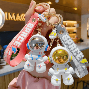 小城伊香送女友网红宇航员钥匙扣挂件情侣款太空人钥匙链创意学生书包