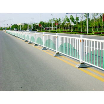 佛山锌钢市政护栏隔离栏公路防护栏马路交通护栏铁艺道路防撞护栏