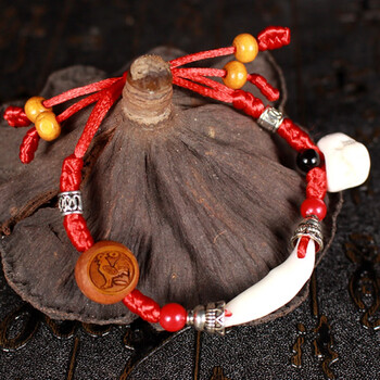 防惊吓猪精手串婴儿猪惊骨压惊别针朱砂桃木编红绳宝宝猪骨精网红同款