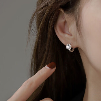 老凤祥耳环水钻简约女小巧耳扣耳饰耳圈妈妈款年新款潮情使之吻耳环