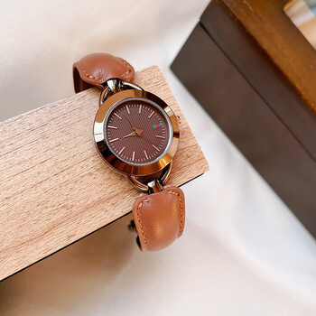 迪赛女复古中古手镯式手表女士小众2023年新款女款法式棕色