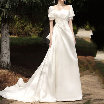 白色缎面轻婚纱法式泡泡袖新娘出门纱简约旅拍端装同款礼服女白色婚纱