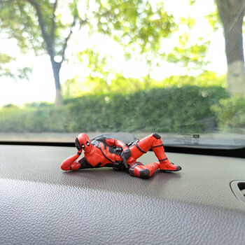 可爱卡通迷你死侍看书小人偶汽车创意车载小贱贱公仔个性桌面摆件 躺