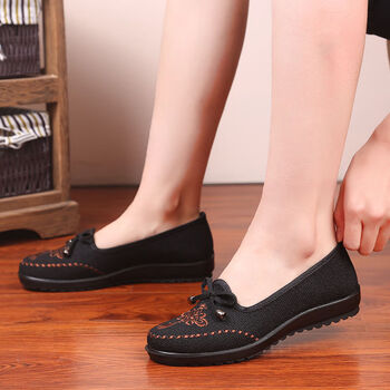 老北京布鞋女春秋中老年人妈妈单鞋子防滑奶奶休闲软底老婆女布鞋810