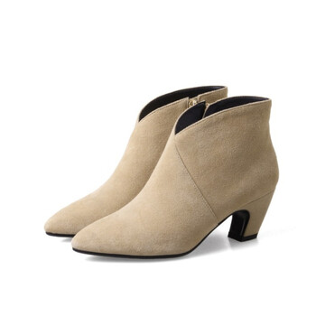 西域骆驼女鞋新款尖头马丁靴磨砂中跟裸靴显瘦时尚简约牛皮单靴 杏色