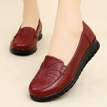 中年妇女单皮鞋平底春天穿的闰月妈妈鞋春秋款软底舒适中老年女单鞋