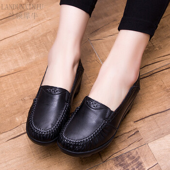 犀牛中老年复古妈妈鞋牛皮软底浅口大码春秋单鞋女平底防滑休闲皮鞋