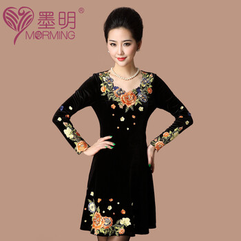 墨明 民族风刺绣金丝绒连衣裙长袖新款2015秋冬裙修身大码女装中老年妈妈装绣花连衣裙 紫色 4XL(185/104A)