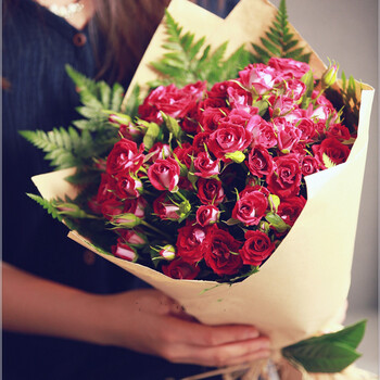 多头红色小玫瑰蔷薇鲜花束苏州同城鲜花店生日朋友礼物送
