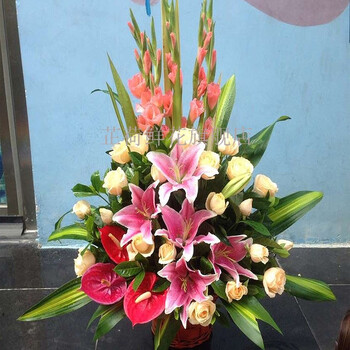 手提小花篮北京看望老人生日鲜花店同城拜佛全国速递 手提花篮06款