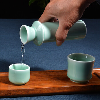 
                                                            雅轾茗品 酒具 陶瓷酒具套装 青瓷酒具 白酒具酒壶酒杯 烫酒整套酒具 酒杯 温酒具套装烫酒 窈窕带六杯 梅子青                