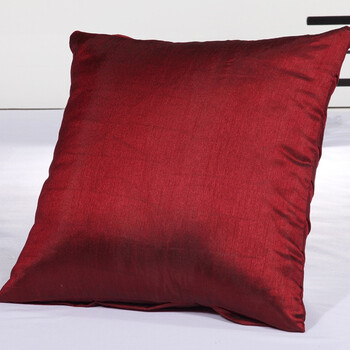 艾薇  家纺床品  原创个性 手工抱枕 沙发靠枕含芯  百折裙红43*43CM